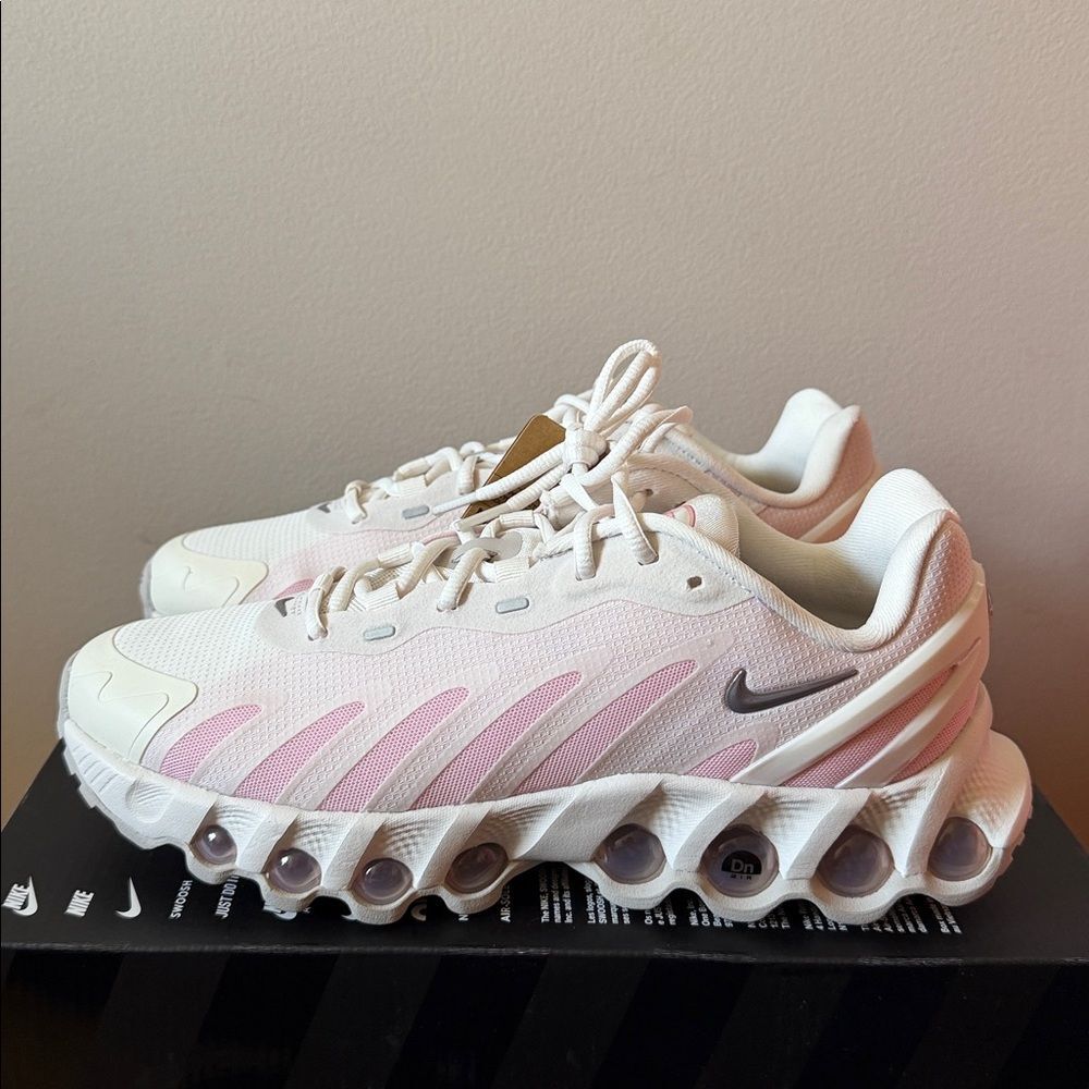 Nike Air Max DN8 GS Particle Pink HF7310-010 Size 6Y - Picture 2 of 6